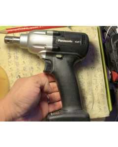 松下EYFLA6J，充电式冲击扳手